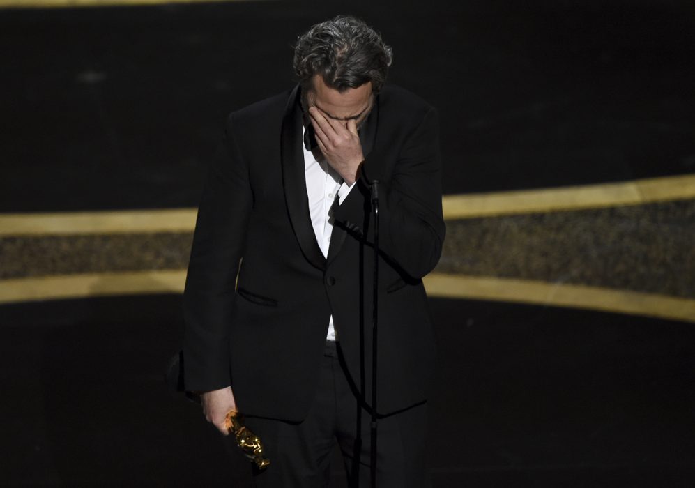 Joaquin Phoenix, rörd av priset men också när han uppmärksammade djuren och citerade sin avlidne bror.