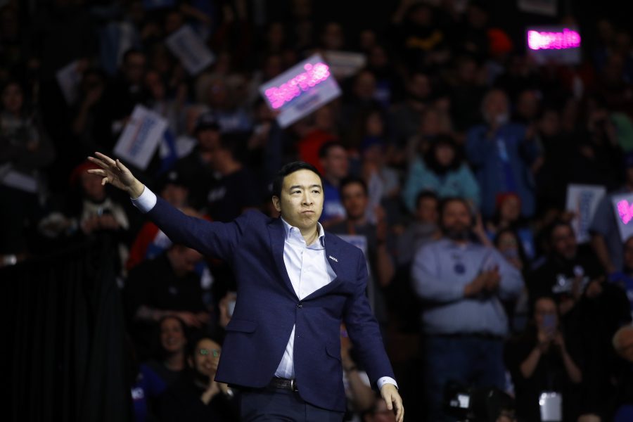 Yang har haft basinkomst som en prioriterad fråga i sin kampanj.