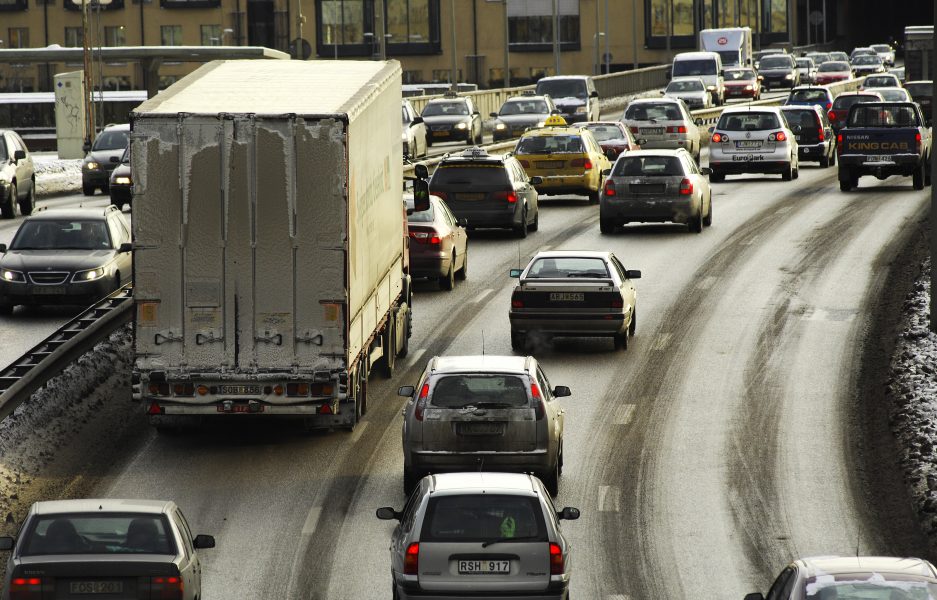 Trafikutsläppen behöver minska snabbare för att nå klimatmålen, rapporterar Trafikverket.