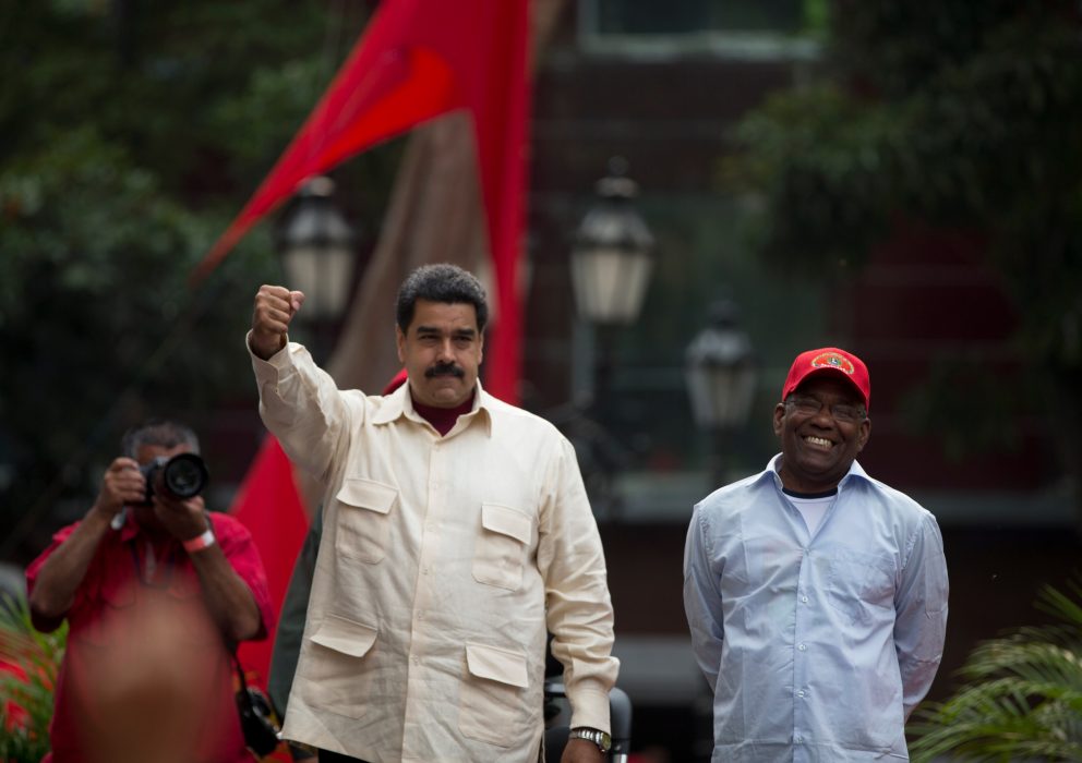 Venezuelas president till vänster, Nicolas Maduro, till höger utbildningsminister Aristóbulo Istúriz.