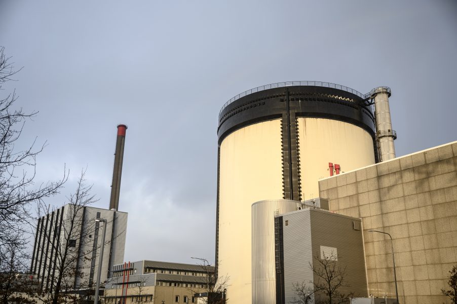 En av Ringhals reaktorer stängde vid årsskiftet, men det kommer att dröja över tio år innan byggnaden kan rivas.