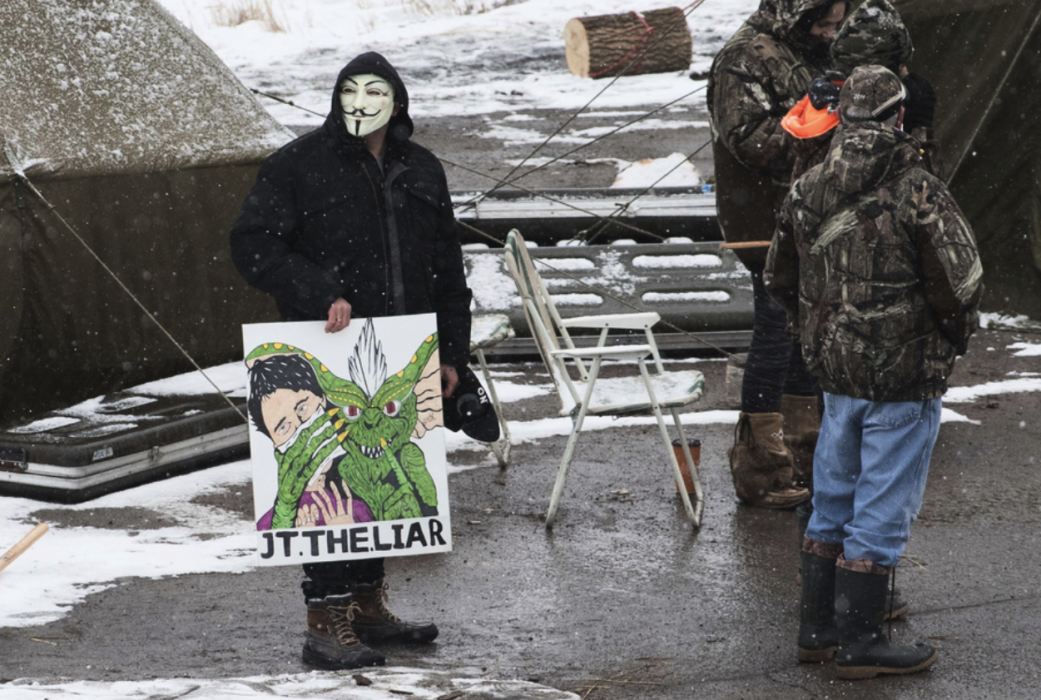 Demonstranter vid ett protestläger i närheten av Belleville i Ontario.