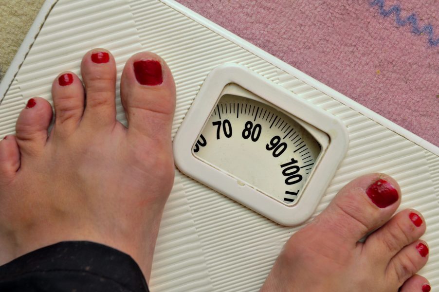 En ny studie visar ett tydligt samband mellan fetma hos unga kvinnor och hjärtsvikt senare i livet.