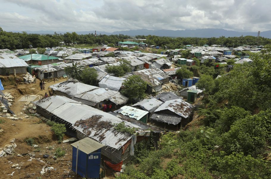 Många rohingyer befinner sig i flyktingläger i Bangladesh.