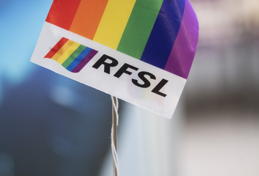 Riksförbundet för homosexuellas, bisexuellas, transpersoners och queeras rättigheter, RFSL välkomnar beskedet att informationsplikten för hiv-smittade kan komma att ses över.