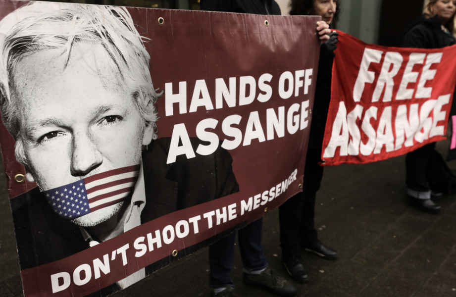 Vita huset dementerar uppgifterna från Assanges advokater, att den amerikanske presidenten ska ha erbjudit benådning.