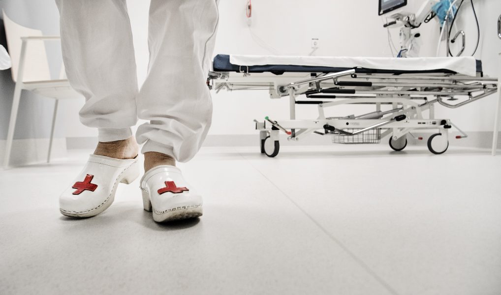Sjukhusen i Västmanland sparar pengar på att låta sjuk- och undersköterskor få jobba helg för heltidslön.