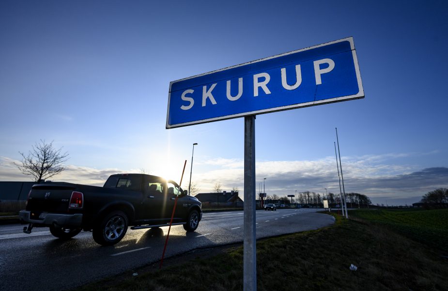 I december beslutade Skurups kommun att förbjuda huvudduk bland elever och personal i kommunens skolor.