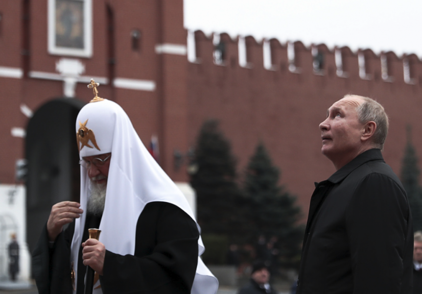 Rysslands president Vladimir Putin vill blanda in Gud när han skriver om författningen.