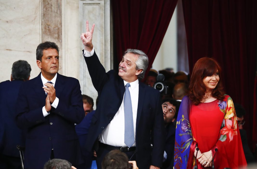 Argentinas president Alberto Fernández (i mitten) vid öppningen av landets kongress i söndags.