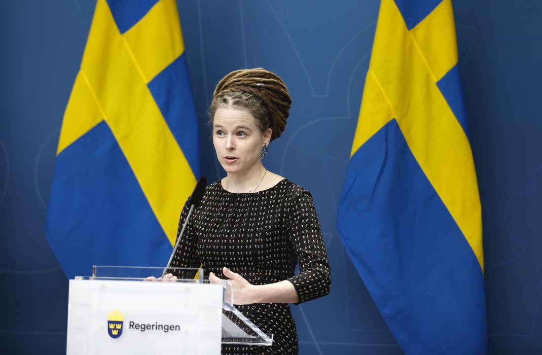 Kulturminister Amanda Lind vid dagens presskonferens.