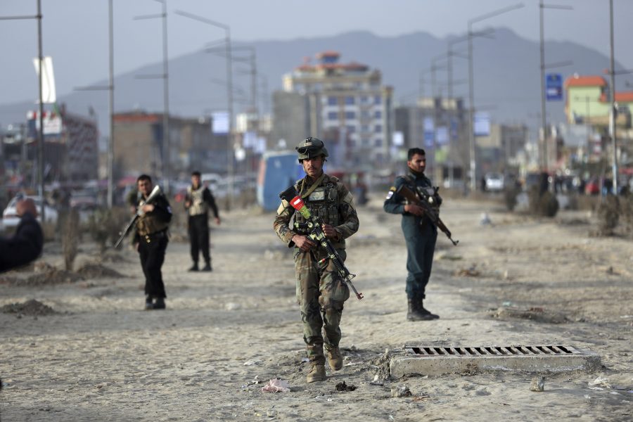 Bild tagen efter ett bombattentat i Kabul den 26 februari.
