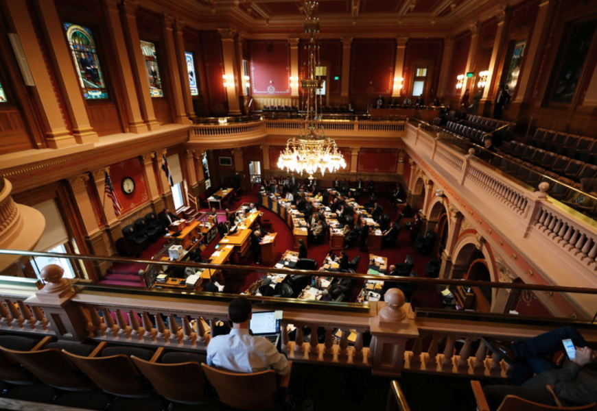 Senaten i Colorado (bilden) röstade för att avskaffa dödsstraff i slutet av februari och nu har guvernören skrivit under lagen så att den träder i kraft.