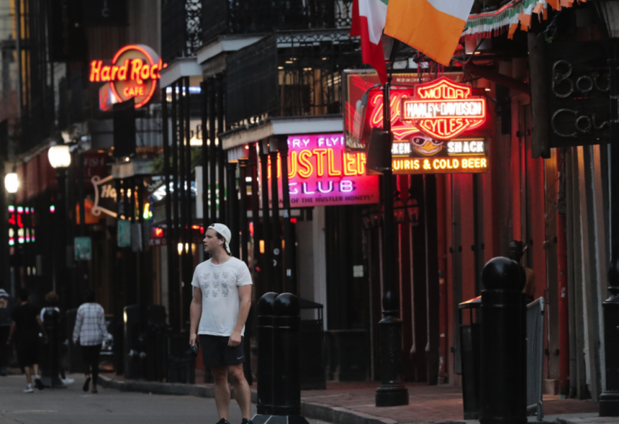 Vanligtvis är det fullt av turister på Bourbon Street i New Orleans.