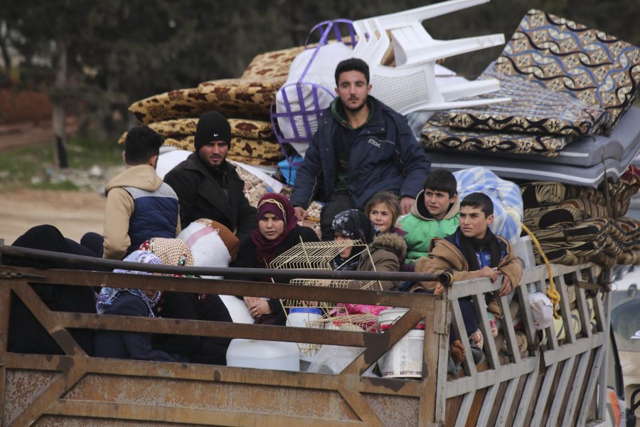 Internflyktingar i staden Hazano i norra Syrien.