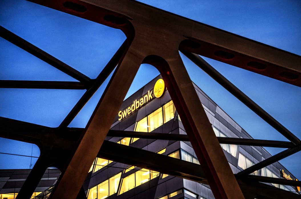Swedbank kände till riskerna för penningtvätt utan att agera på den sätt man bör, konstaterar Finansinspektionen.
