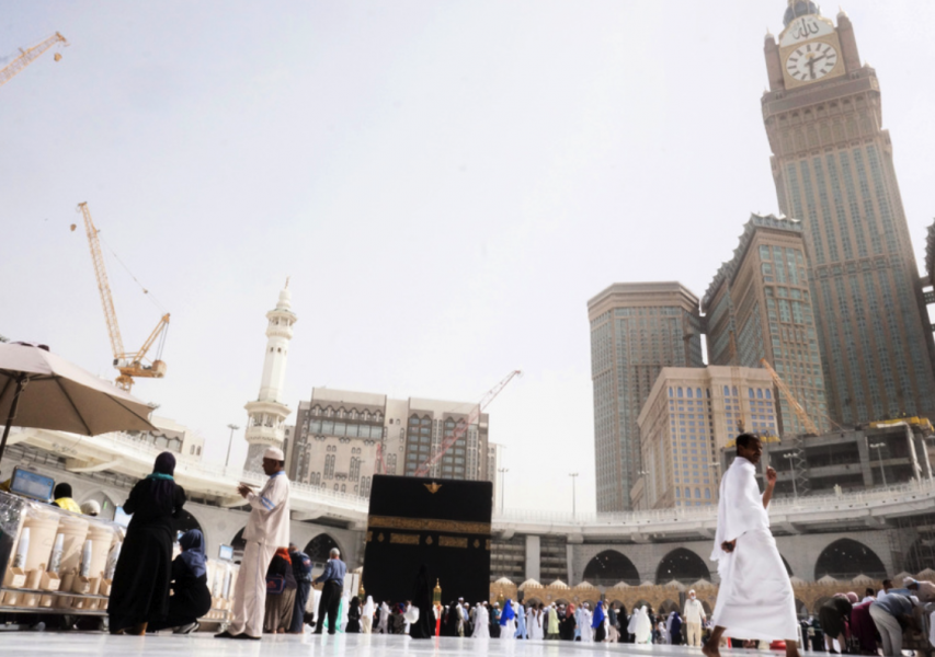 Saudiarabien stoppar vallfärder till de heliga platserna i Mecka och Medina.