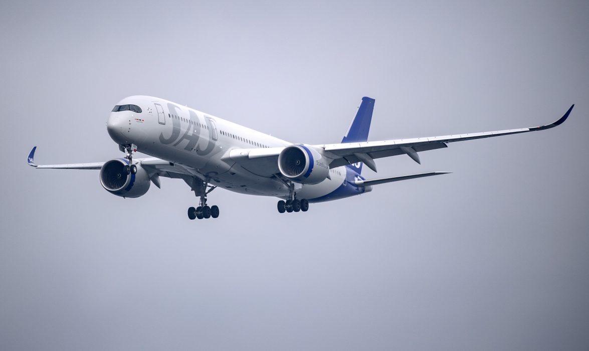 Svenska flygföretag ska kunna få statliga kreditgarantier för att kunna klara coronakrisen.