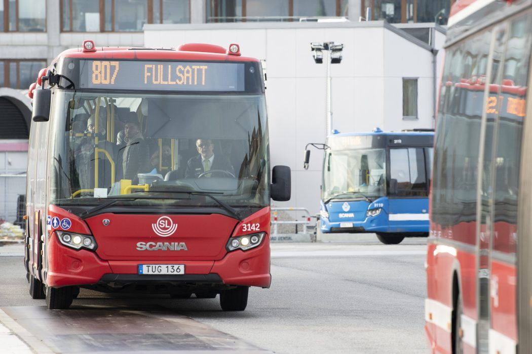 Buss eller bil? Nu har unga i Norden tillfrågats om sin inställning till kollektivtrafik.