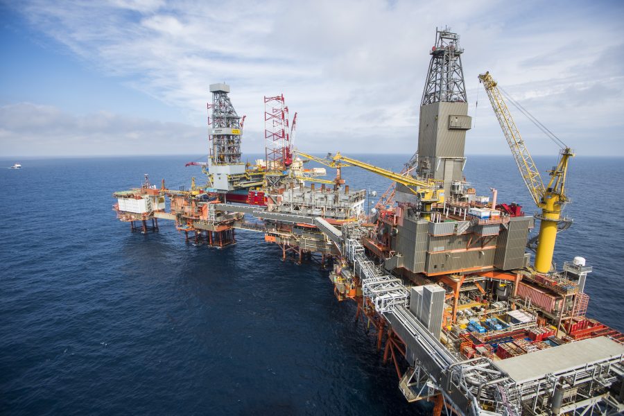 Oljeplattformen Valhall i Nordsjön ägs av BP, ett av de fossilbolag där svenska pensionspengar finns investerade.