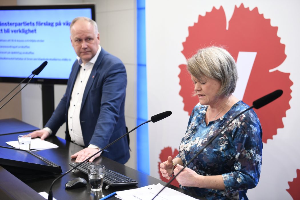 Vänsterpartiet partiledare Jonas Sjöstedt (V) och Ulla Andersson, ekonomiskpolitisk talesperson, på en pressträff.