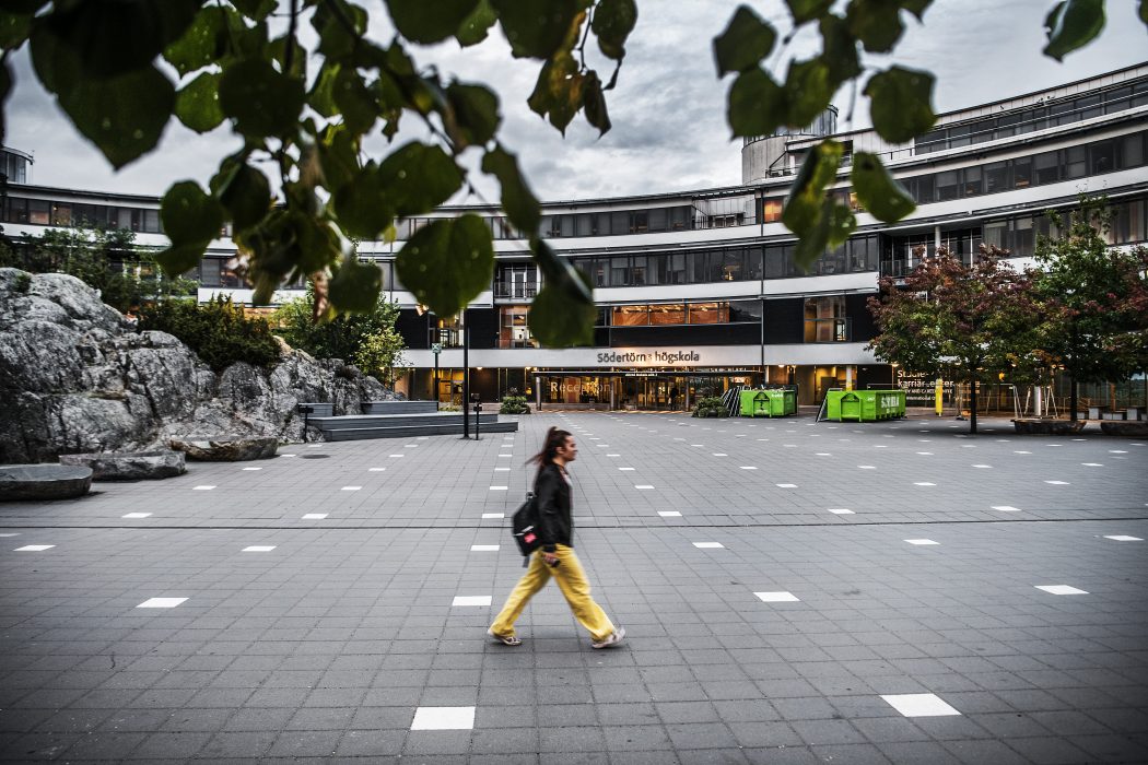 Ett forskningsprojekt från Södertörns högskola (bilden) ska undersöka hur unga kvinnor i Flemingsberg, Fittja och Östberga i södra Stockholm ser på stadsdelen de bor i.