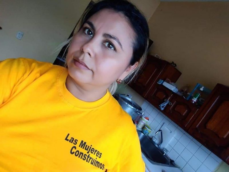Sarahy Carranza i Honduras skriver på Facebook under hashtaggen coronavoices att hon är ”mycket bekymrad för [sin] familj som bor i området där pandemin slagit hårdast i landet”.
