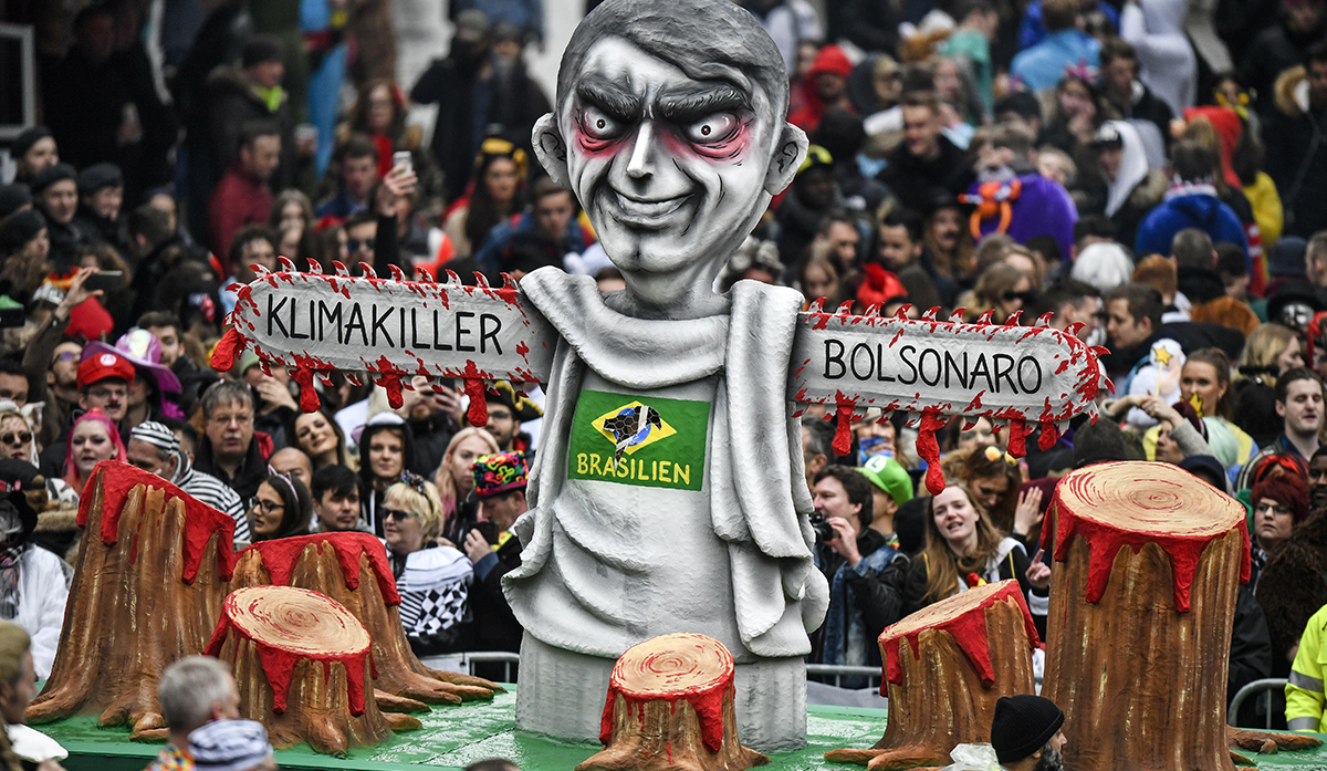 Vi ser presidenter som Trump och Bolsonaro bete sig som seriefigurer och psykopater, vuxna som är ytliga och ansvarslösa.