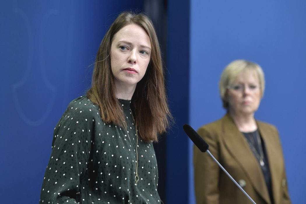 Jämställdhetsminister Åsa Lindhagen (MP) och Lena Ag, generaldirektör för Jämställdhetsmyndigheten.