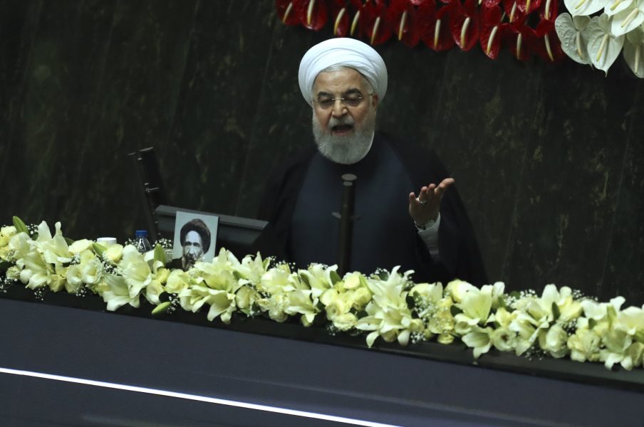 Irans president Hassan Rohani under sitt tal i parlamentet i Teheran på onsdagen.