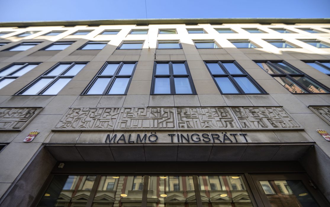 Tre personer häktades under torsdagen.