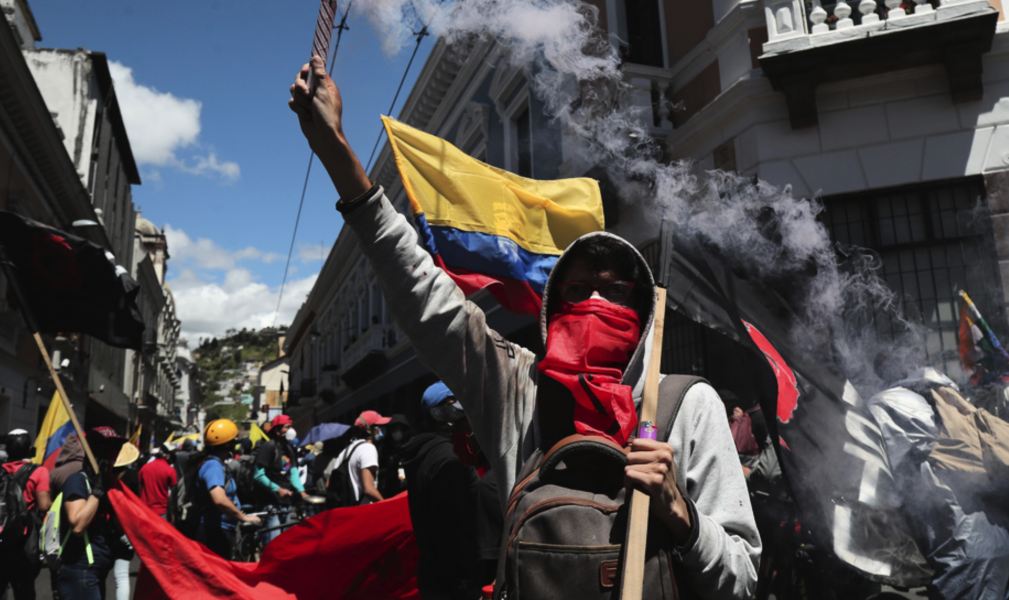 Demonstranter i Ecuadors huvudstad Quito.