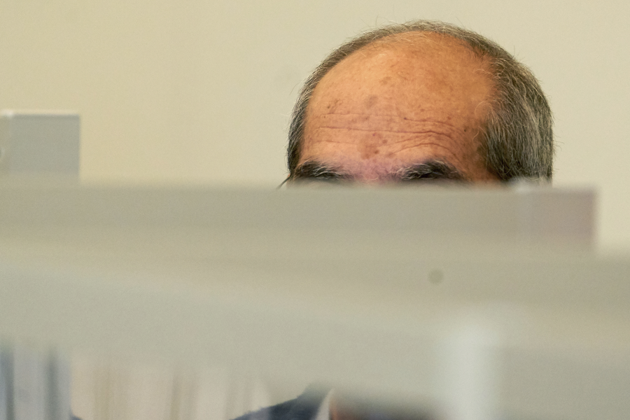 "Anwar R" åtalas för brott mot mänskligheten i Tyskland, vilket möjliggörs av principen om universell jurisdiktion som ger en utländsk stat rätt att pröva allvarliga internationella brott.