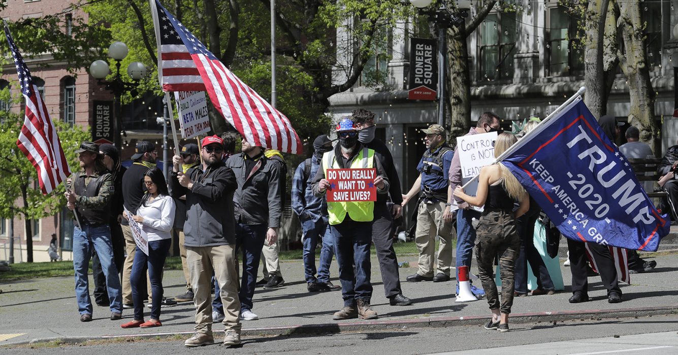 Trump själv säger att tycker att demonstranterna beter sig ansvarsfullt – trots att experter sagt att demonstrationer är olämpliga under pandemin och inte kan anses som samhällsnödvändiga.