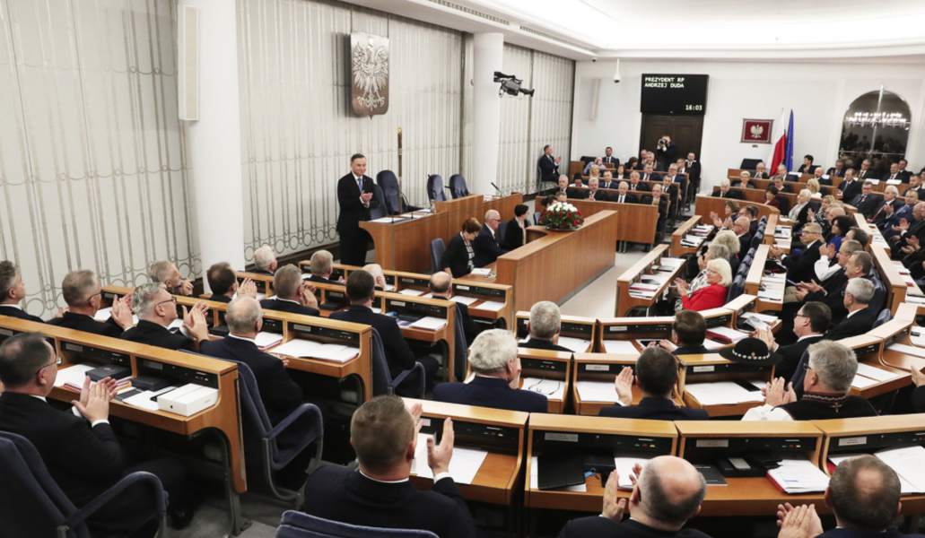 Polens president Andrzej Duda håller tal inför landets senat i november i fjol.