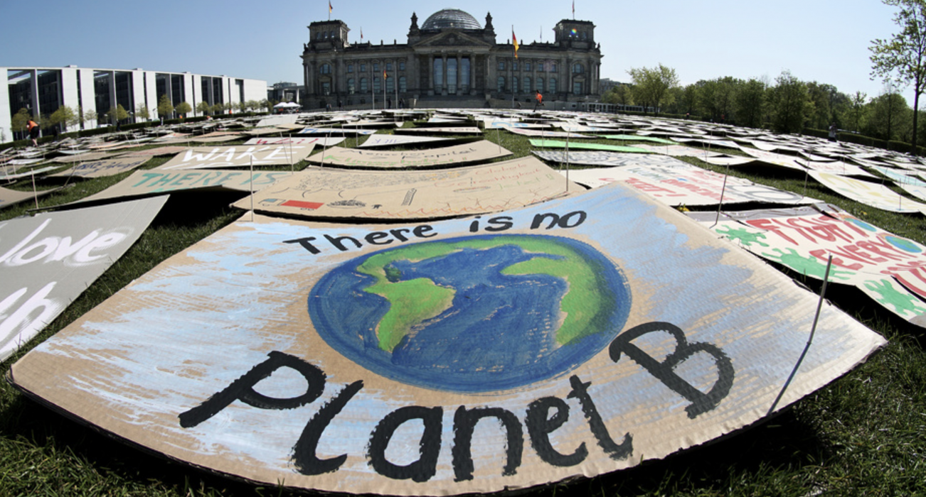 En klimatdemonstration – utan deltagare på grund av coronapandemin – i Berlin i Tyskland den 24 april.