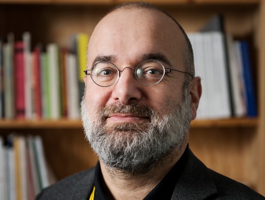 Felipe Estrada Dörner, professor vid Kriminologiska institutionen på Stockholms universitet, forskar på bland annat brottsutveckling, utsatthet och ungdomsbrottslighet.