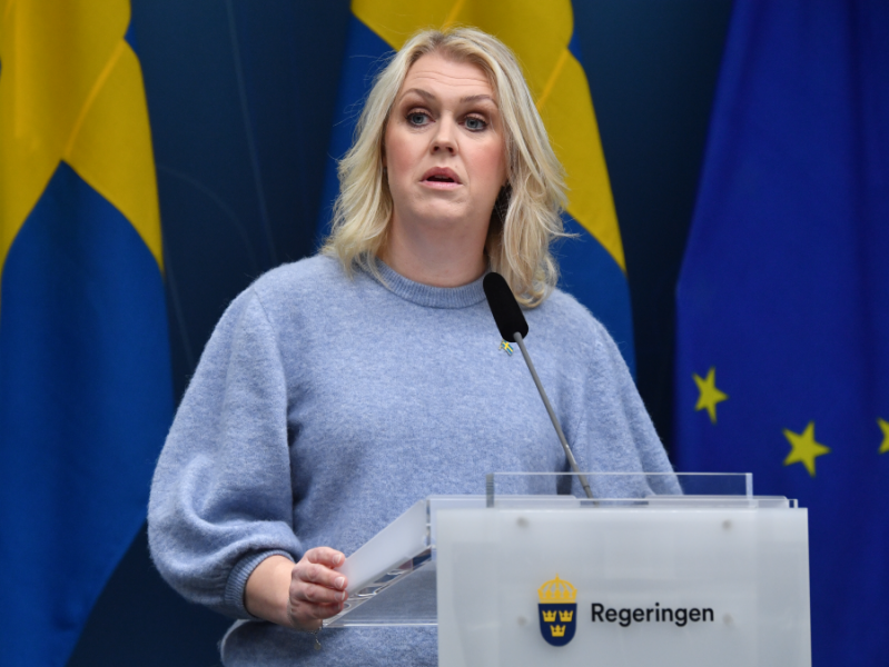 Socialminister Lena Hallengren håller en pressträff om tester för covid-19.