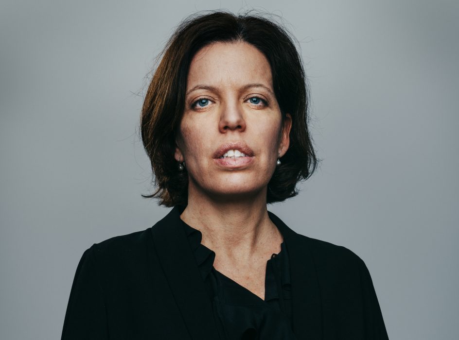 Enligt Petra Tötterman Andorff, Kvinna till kvinnas generalsekreterare, är en orsak till konflikter att kvinnor ofta inte har samma rätt att äga mark och egendom, vilket leder till utsatthet när samhällen bryter samman.