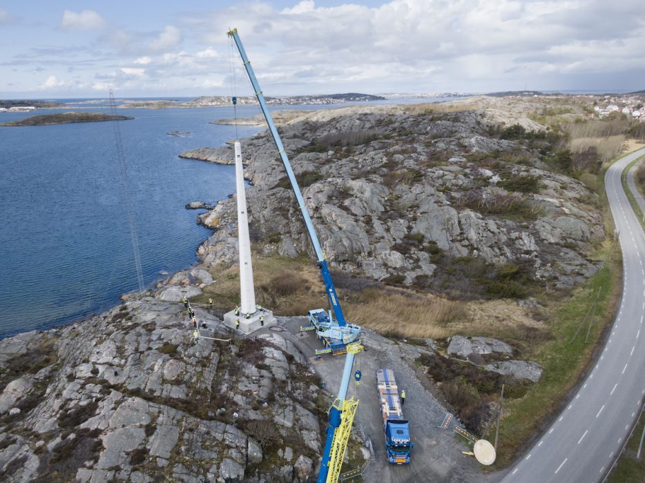 I slutet av april restes tornet på Björkö i Göteborgs norra skärgård.