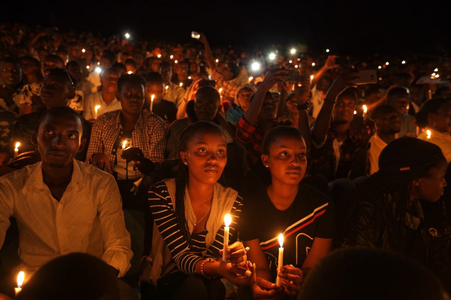 Minnet av offren i folkmordet högtidlighålls i Kigali, Rwanda.