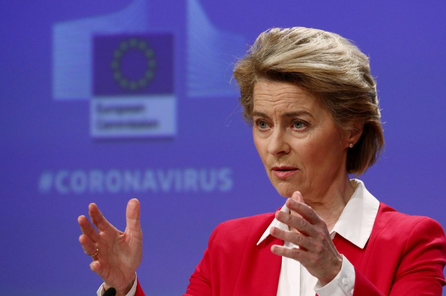 EU-kommissionens ordförande Ursula von der Leyen laddar för att presentera sina planer för den ekonomiska återhämtningen efter coronakrisen.