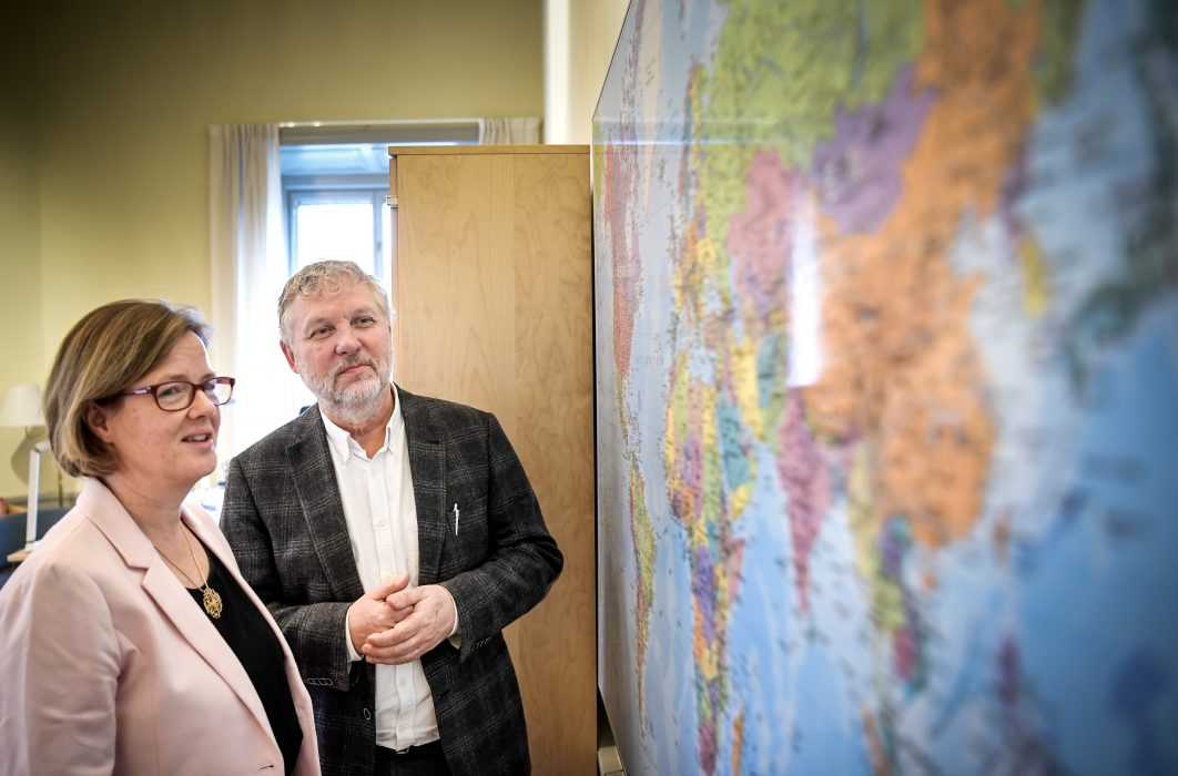 Sidas generaldirektör Carin Jämtin och biståndsminister Peter Eriksson.