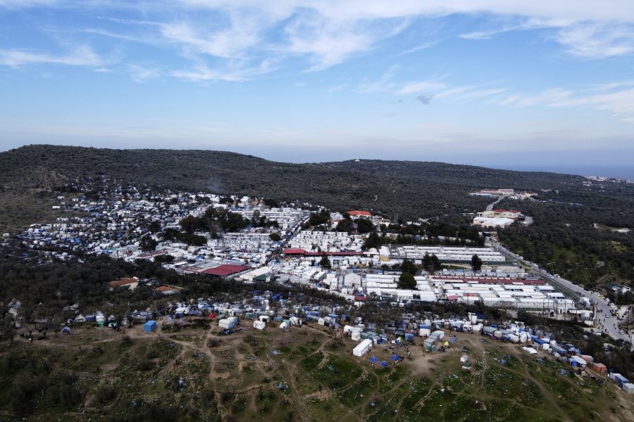 Det överfulla lägret Mória på den grekiska ön Lesbos – ett av de läger som pekats ut som extra sårbara för covid-19.