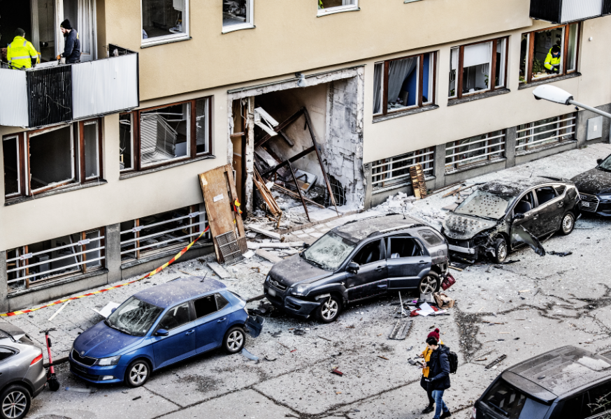 Stor förödelse efter en sprängning vid ett flerfamiljshus på Gyllenstiernsgatan på Östermalm i januari 2020.
