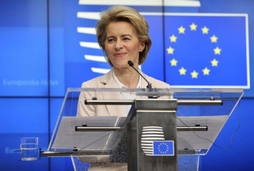 EU-kommissionens ordförande Ursula von der Leyen har uttalat sig skarpt om Tysklands författningsdomstols beslut som enligt henne struntar i att EU-lag står över nationell lagstiftning.