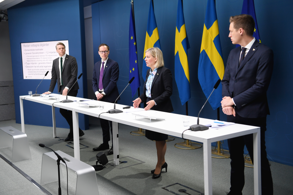 Finansmarknadsminister Per Bolund (MP), Mats Persson ekonomisk-politisk talesperson i Liberalerna, finansminister Magdalena Andersson (S) och Emil Källström ekonomisk-politisk talesperson i Centerpartiet, håller en pressträff om ytterligare åtgärder med anledning av det nya coronaviruset.