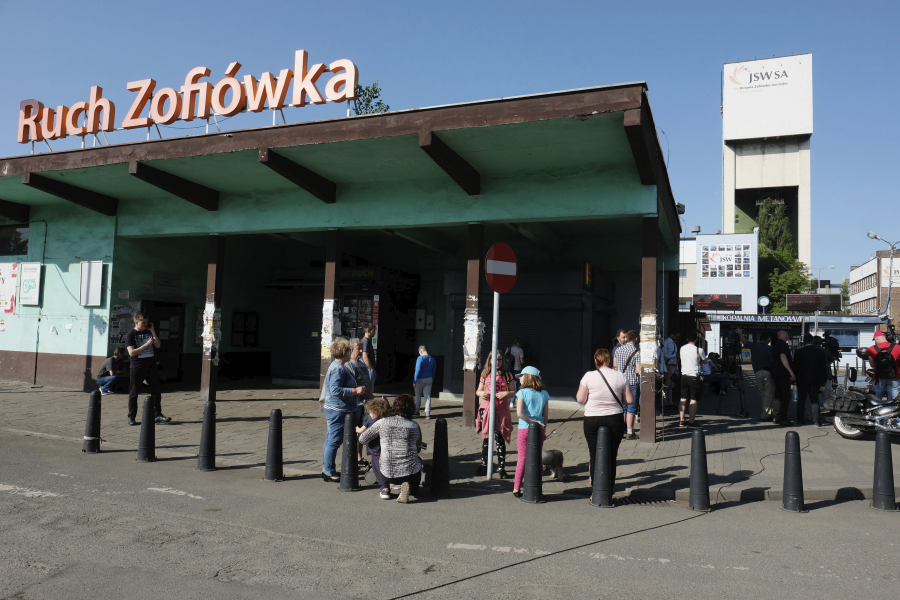 Nästan två tredjedelar av helgens coronavirusfall i Polen har koppling till Zofiówka-gruvan.