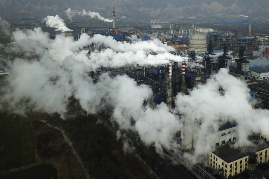 Kolframställning för tillverkning av stål i Kina.