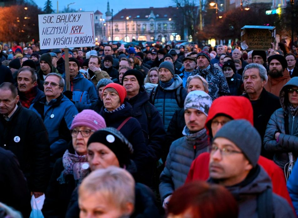 En minnesstund för Jan Kuciak och hans fästmö Martina Kusnirova på tvåårsdagen av dubbelmordet.